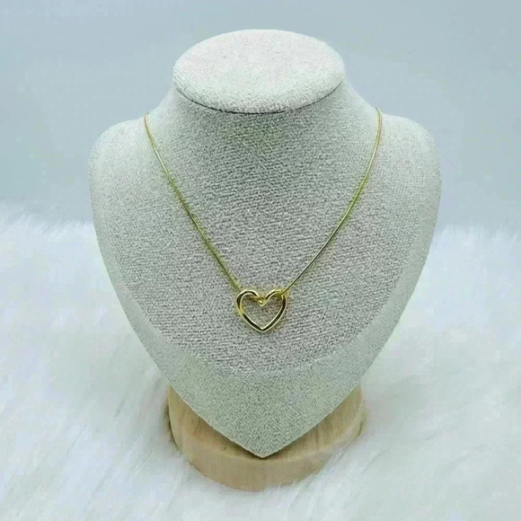 The Classic Heart Pendant in Gold - Picture 1 of 5